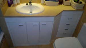 Mueble de baño en formica blanco
