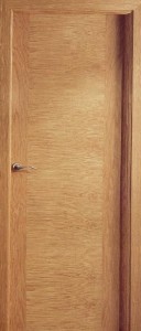 L6  puerta de madera de roble barnizada